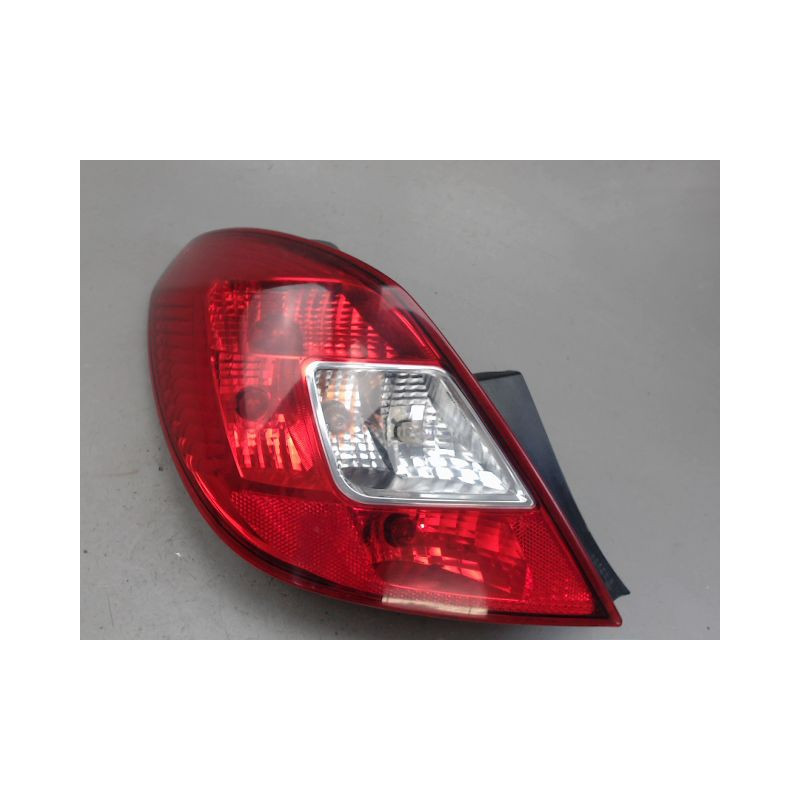 FEU ARRIERE GAUCHE  OPEL CORSA