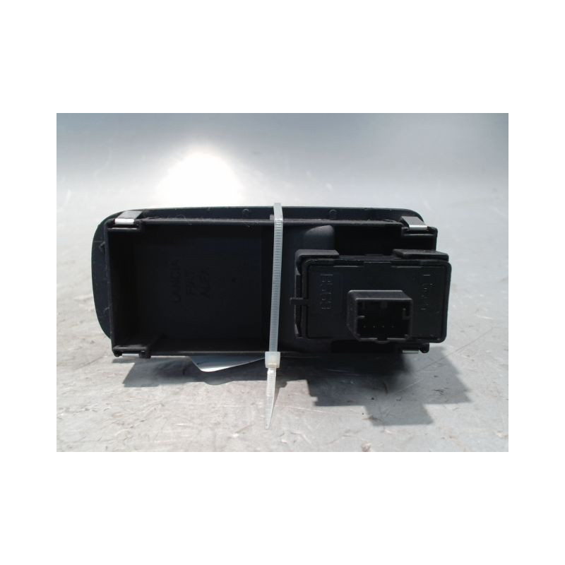 COMMANDE LEVE-GLACE PORTE AVD ALFA ROMEO MITO