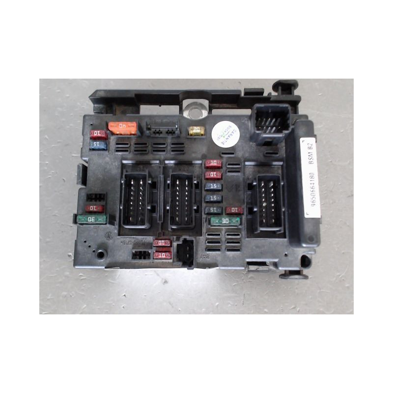 BOITE A FUSIBLES PEUGEOT 307