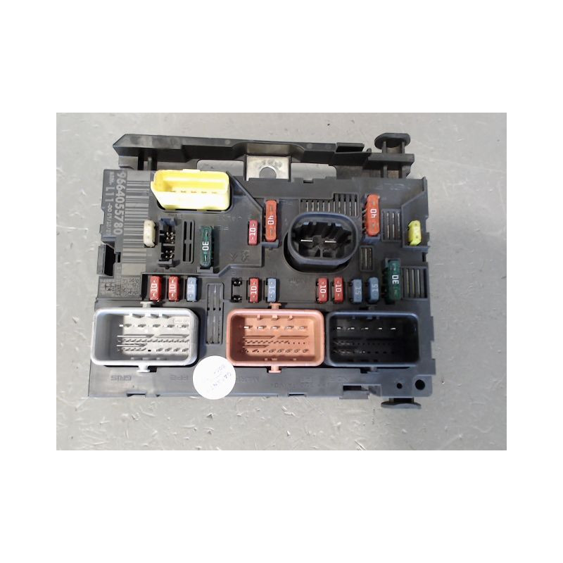 BOITE A FUSIBLES PEUGEOT 307