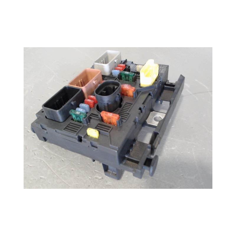 BOITE A FUSIBLES PEUGEOT 307