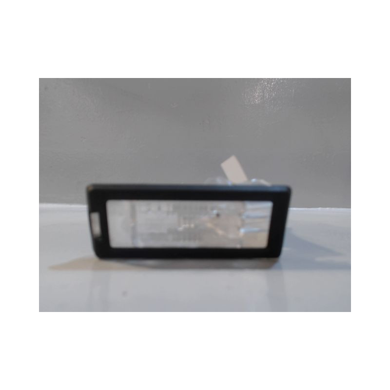 ECLAIREUR PLAQUE DE POLICE DROIT RENAULT CAPTUR