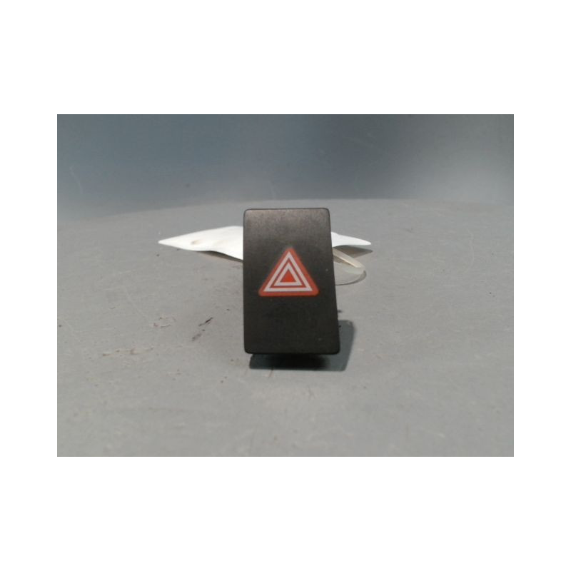 BOUTON DE WARNING TOYOTA VERSO 2010-