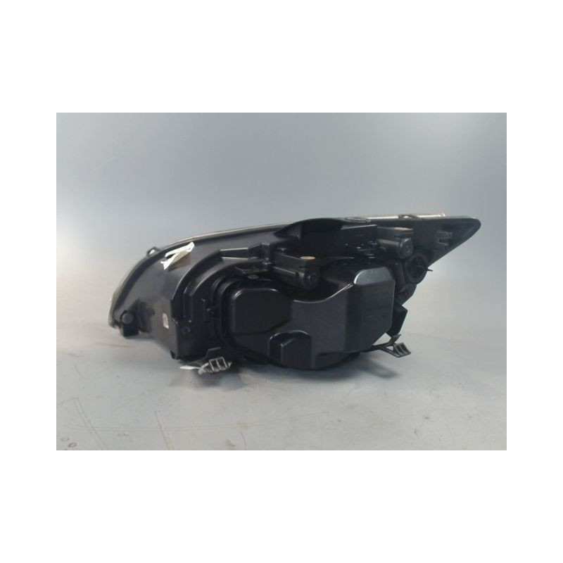 PHARE DROIT FORD FOCUS 04-07