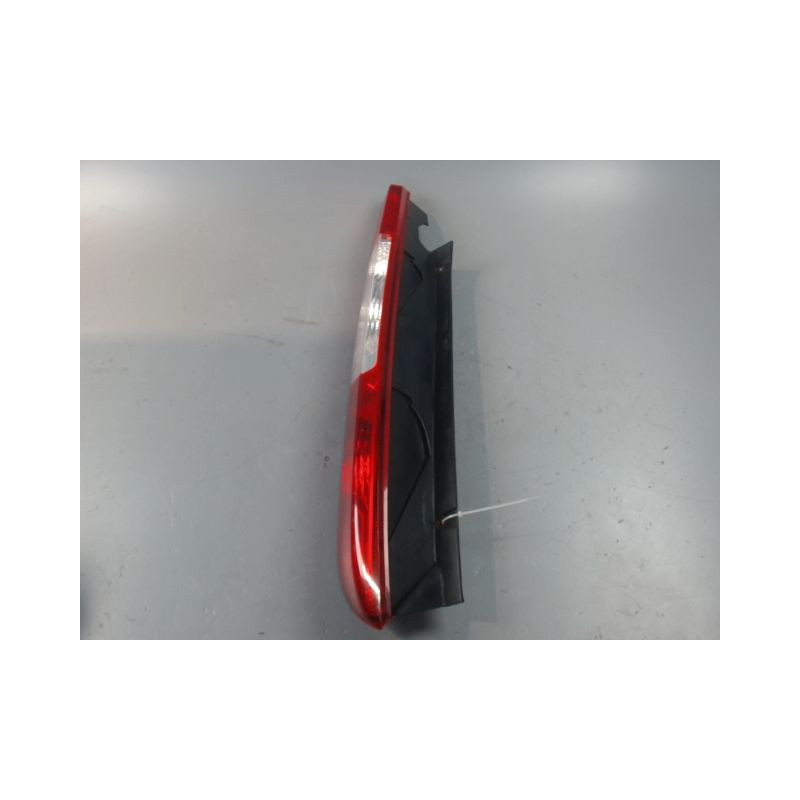 FEU ARRIERE GAUCHE  FORD FOCUS 04-07