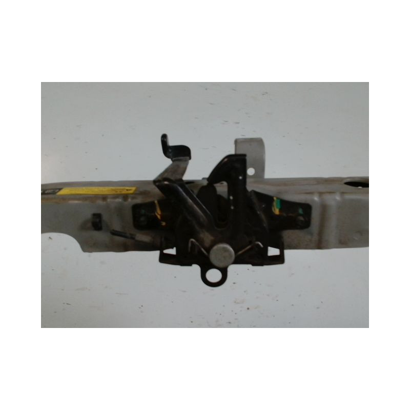 TRAVERSE SUPERIEURE ARMATURE AVANT NISSAN MICRA