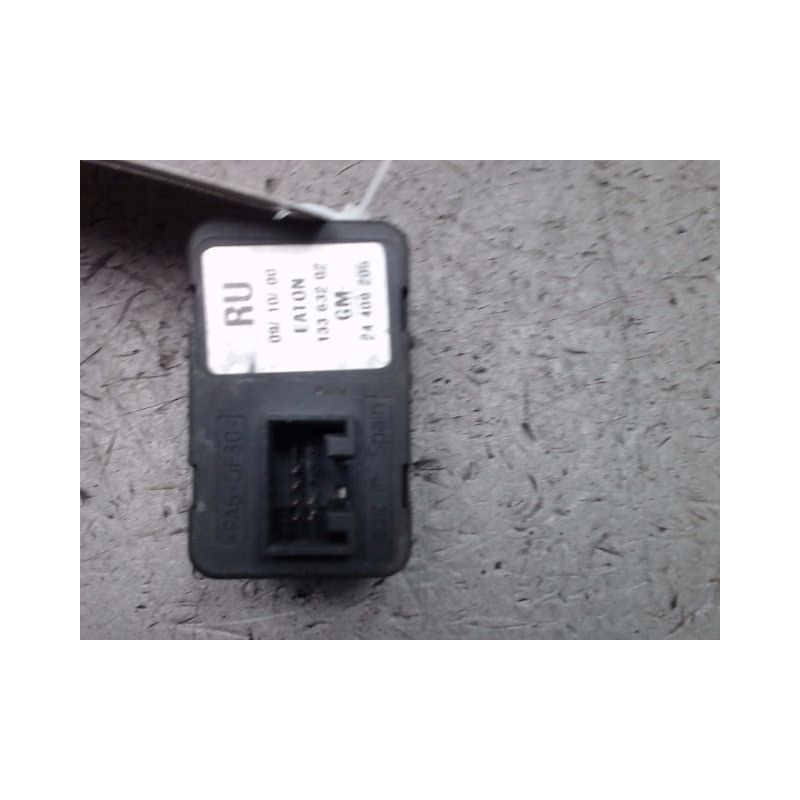 COMMANDE LEVE-GLACE PORTE AVG OPEL CORSA 2000-8.2003