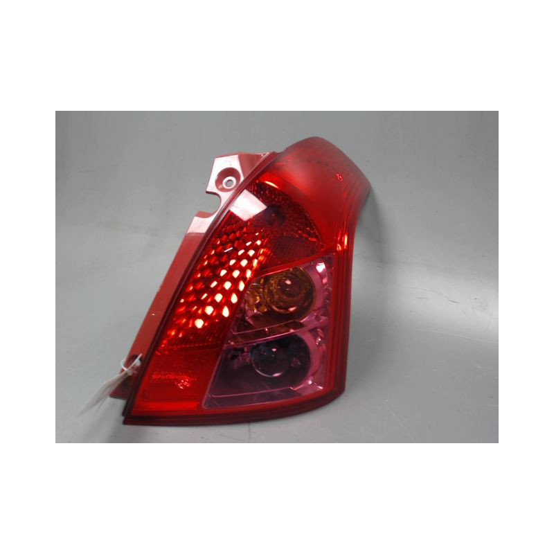 FEU ARRIERE DROIT SUZUKI SWIFT -03/05