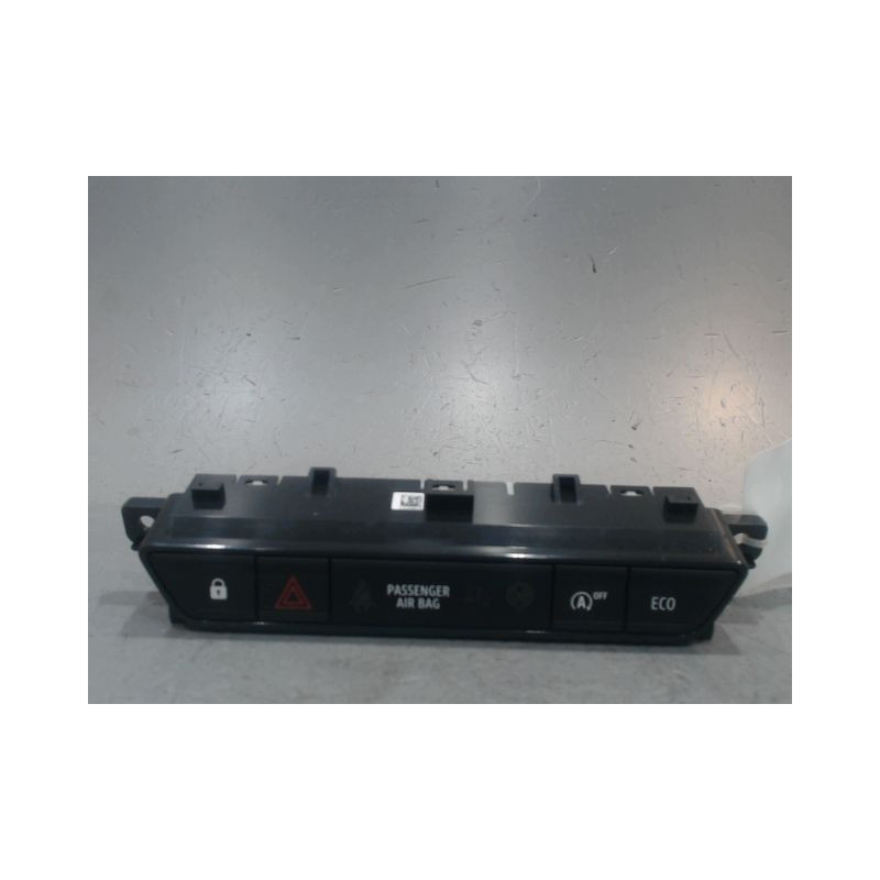 BOUTON DE WARNING DACIA SANDERO