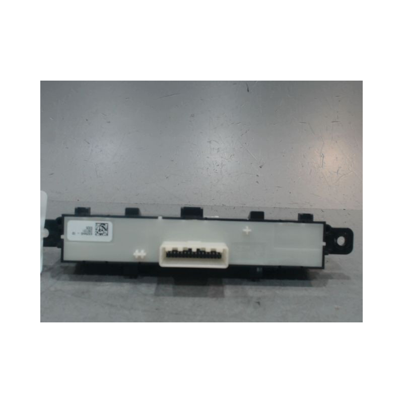 BOUTON DE WARNING DACIA SANDERO