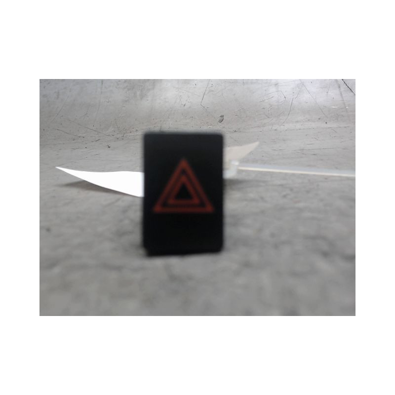 BOUTON DE WARNING NISSAN QASHQAI