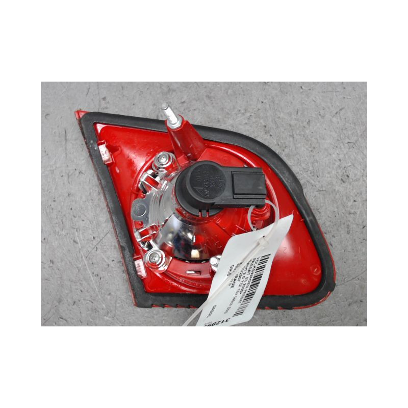 FEU ARRIERE INTERIEUR DROIT VOLKSWAGEN PASSAT 2005-