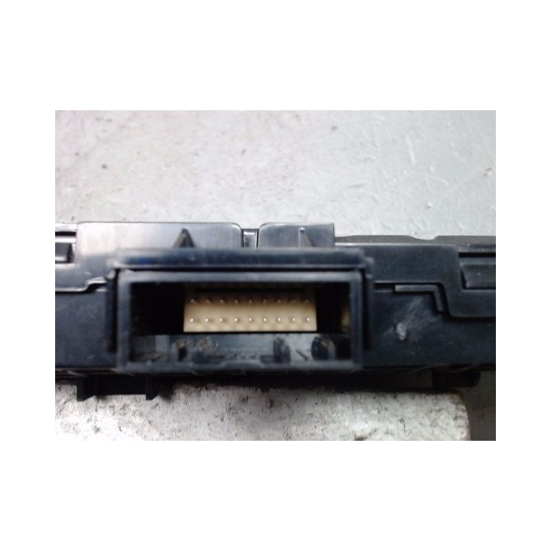 BOUTON DE WARNING DACIA DUSTER 2010-