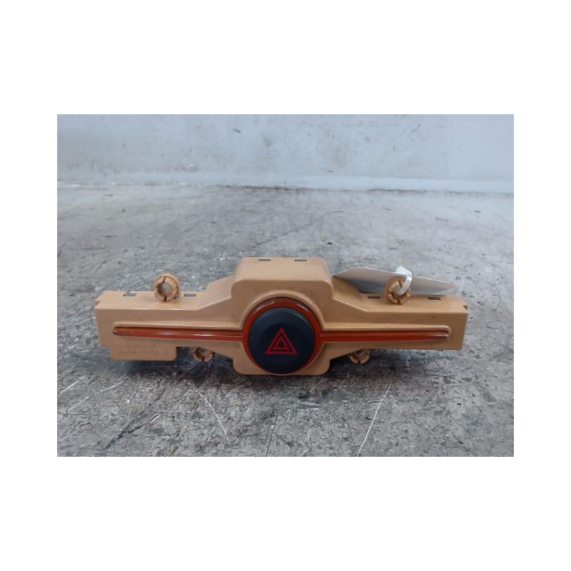BOUTON DE WARNING KIA CARENS 2002-