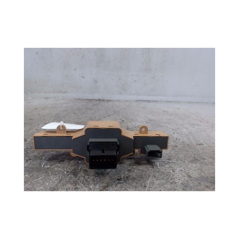BOUTON DE WARNING KIA CARENS 2002-
