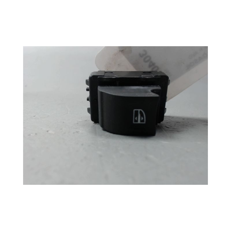 COMMANDE LEVE-GLACE PORTE AVD RENAULT MEGANE