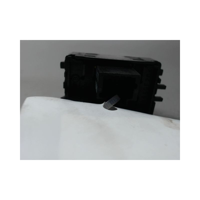 COMMANDE LEVE-GLACE PORTE AVD RENAULT MEGANE