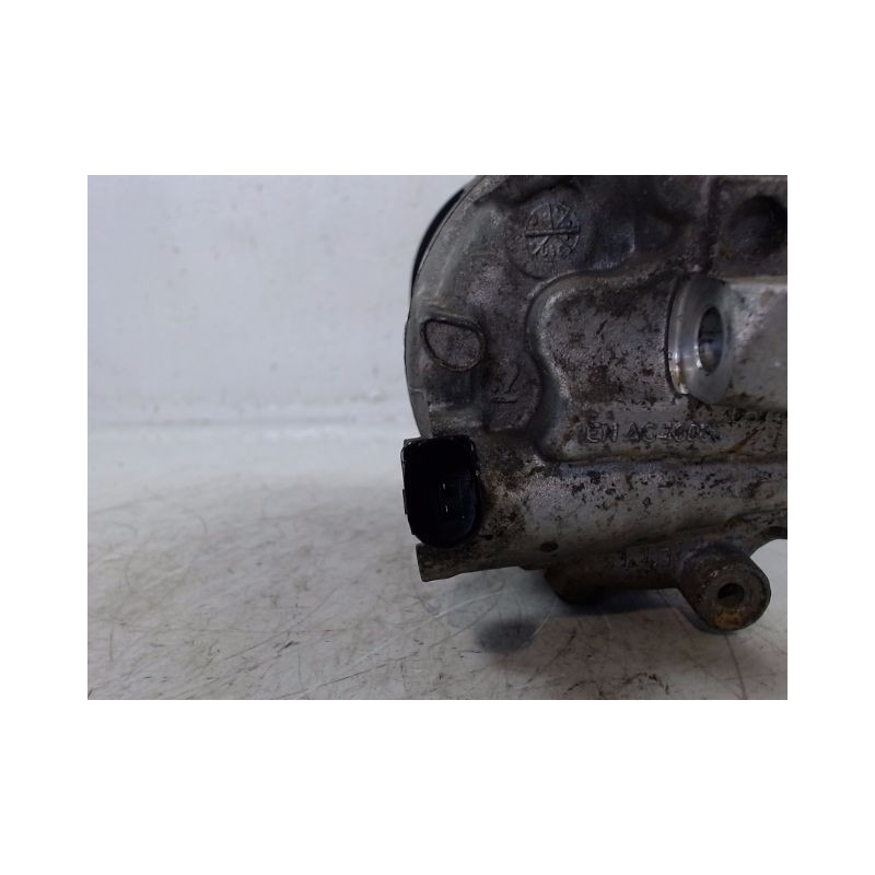 COMPRESSEUR AIR CONDITIONNE VOLKSWAGEN CADDY COMBI 2004-