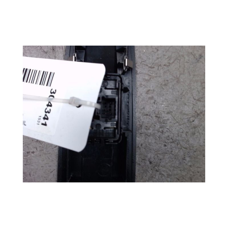 COMMANDE LEVE-GLACE PORTE AVD RENAULT MEGANE
