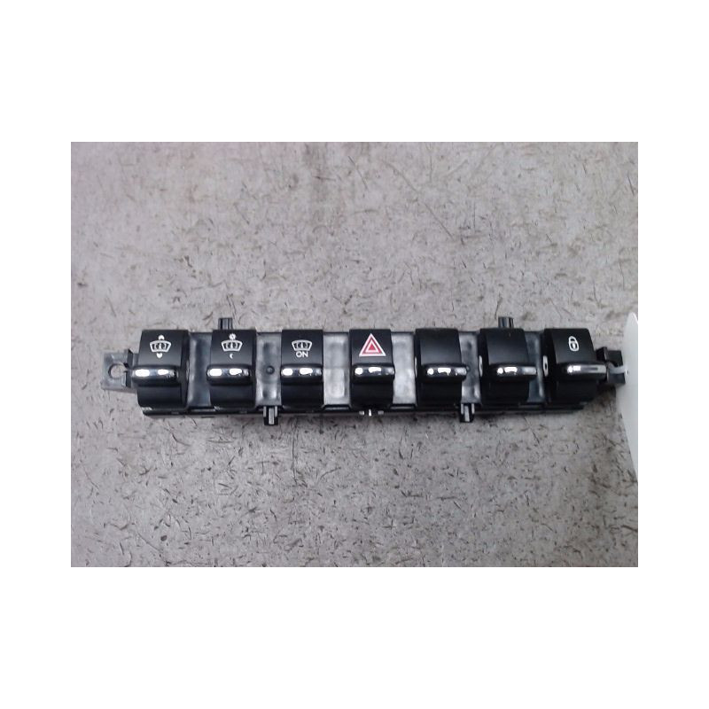 BOUTON DE WARNING PEUGEOT 3008 2009-