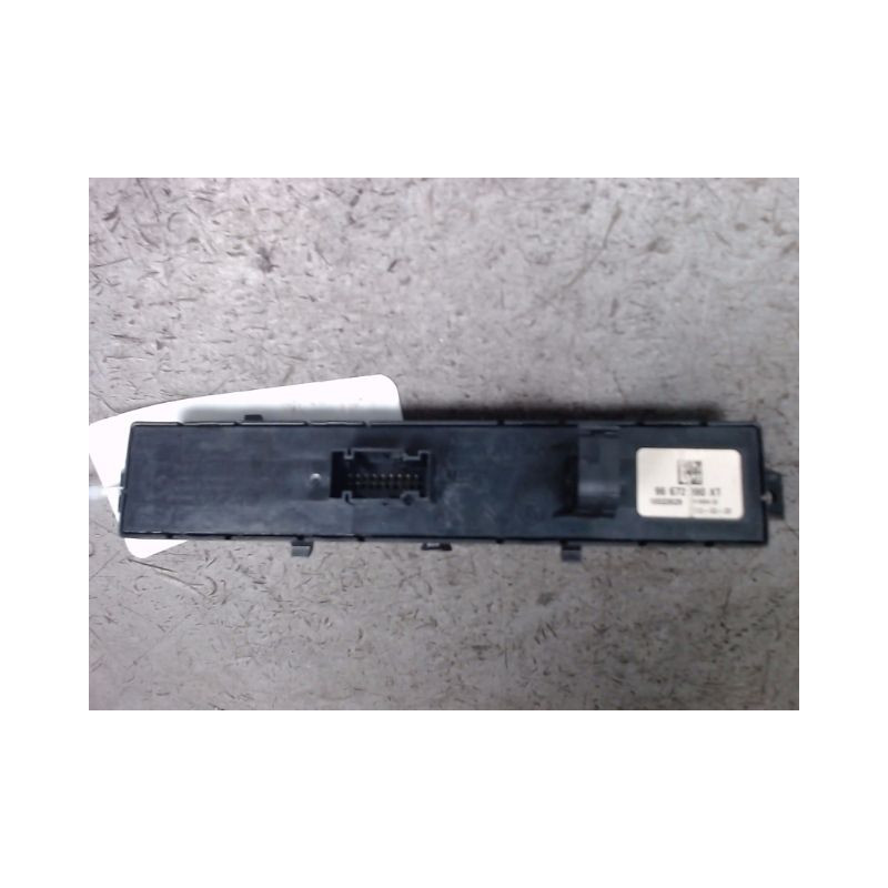 BOUTON DE WARNING PEUGEOT 3008 2009-