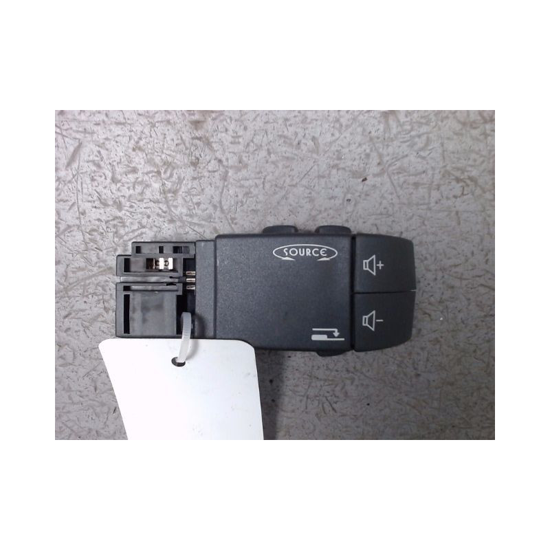 COMMANDE AUTORADIO DACIA DUSTER 2010-