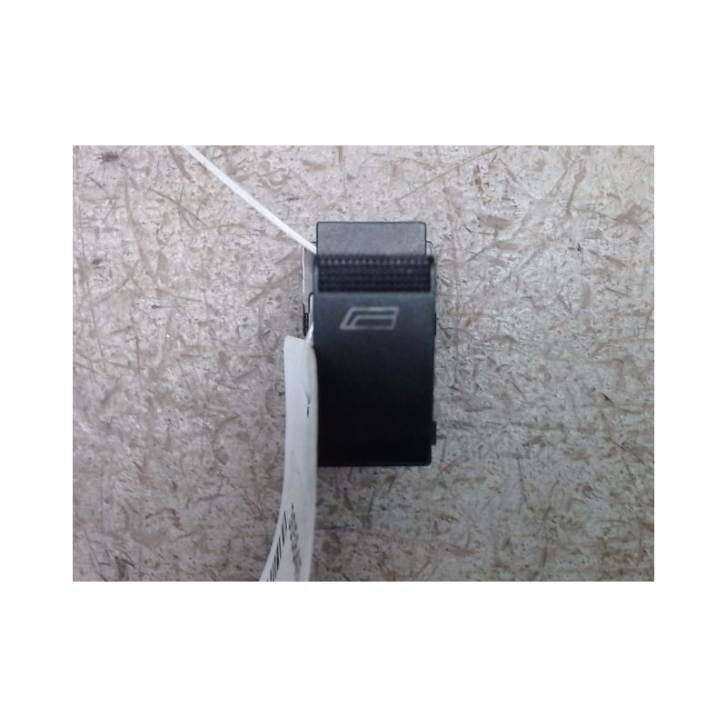 COMMANDE LEVE-GLACE PORTE AVD AUDI A3 -2000