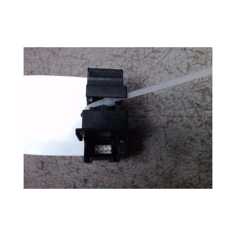 COMMANDE LEVE-GLACE PORTE AVD AUDI A3 -2000