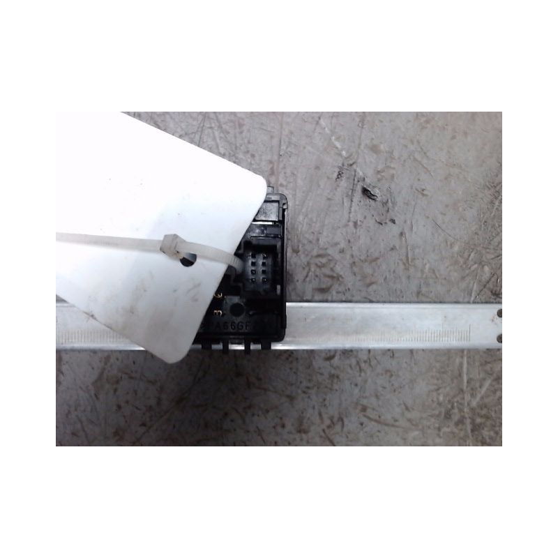 COMMANDE LEVE-GLACE PORTE AVD RENAULT MEGANE