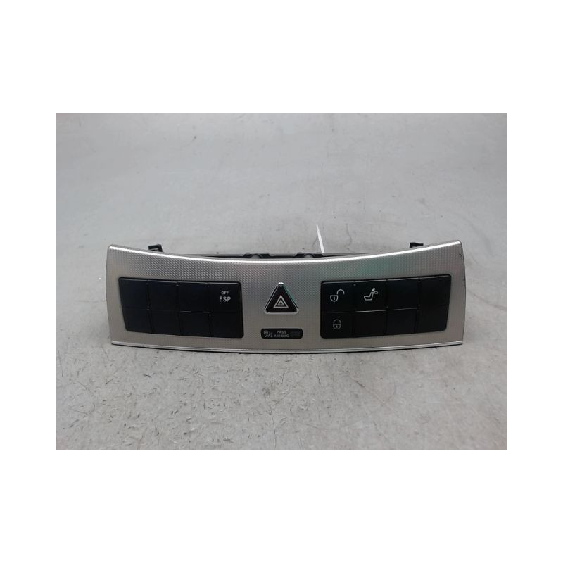 BOUTON DE WARNING MERCEDES CLK
