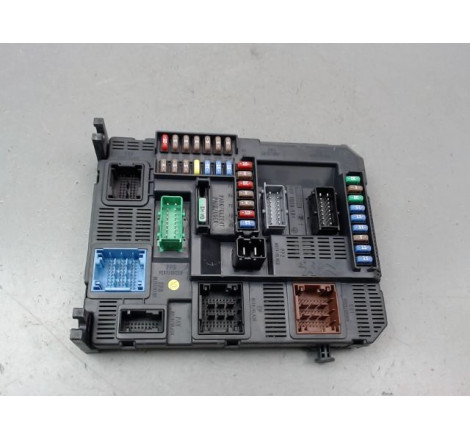 PLATINE FUSIBLE AV