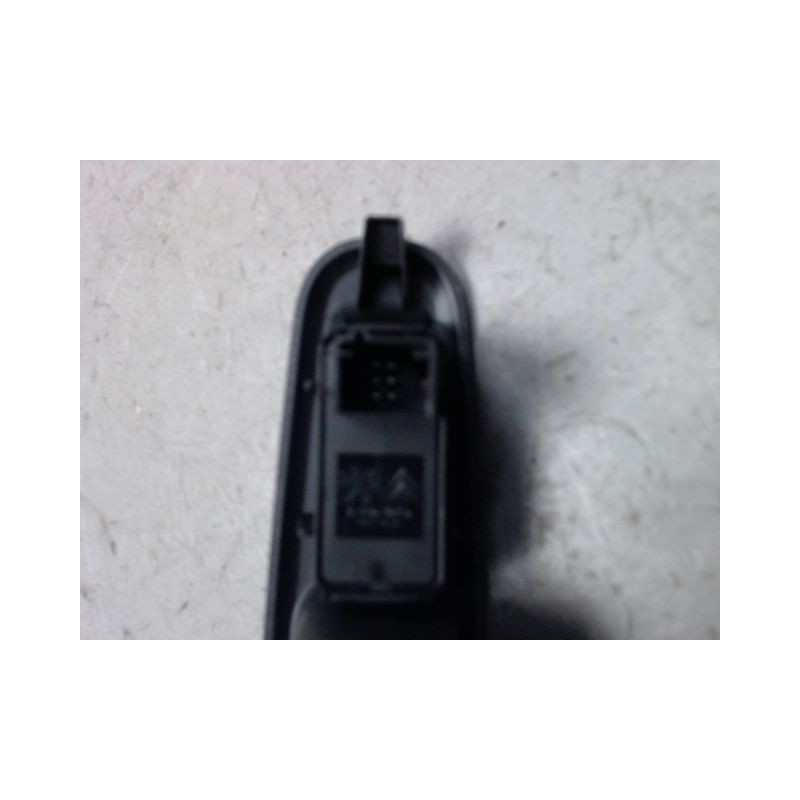 COMMANDE LEVE-GLACE PORTE ARD PEUGEOT 3008 2009-