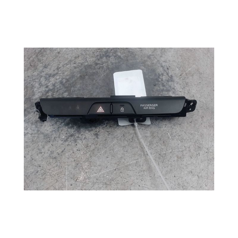 BOUTON DE WARNING KIA STONIC