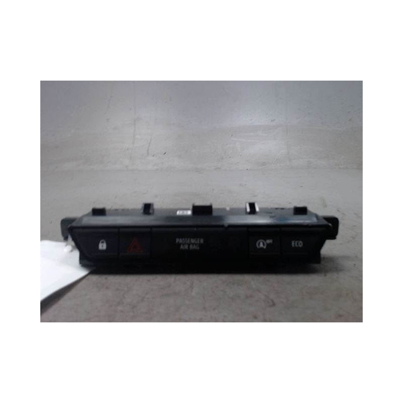 BOUTON DE WARNING DACIA SANDERO