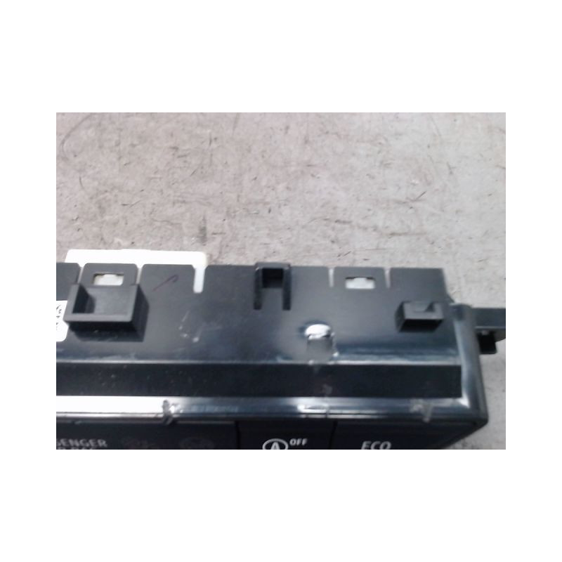 BOUTON DE WARNING DACIA SANDERO