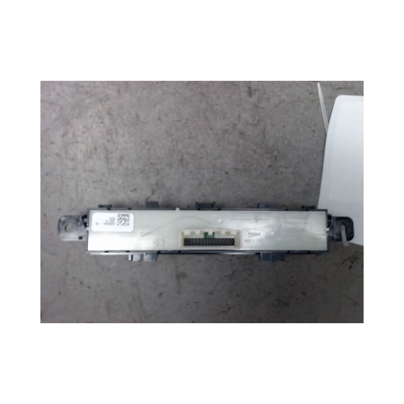 BOUTON DE WARNING DACIA SANDERO