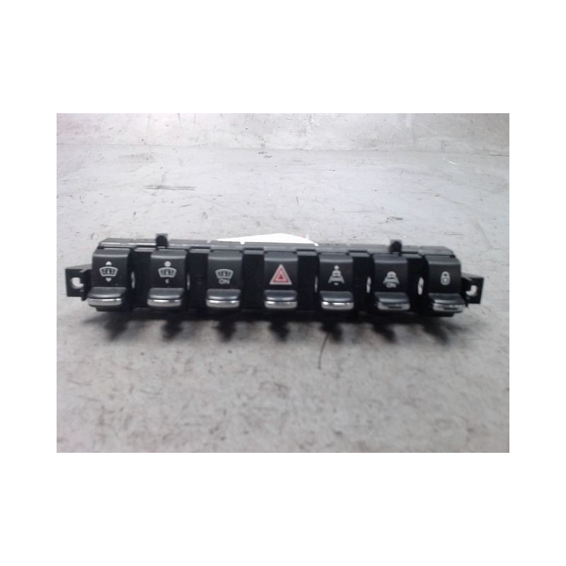 BOUTON DE WARNING PEUGEOT 3008 2009-