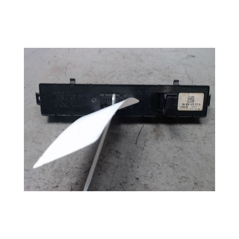 BOUTON DE WARNING PEUGEOT 3008 2009-