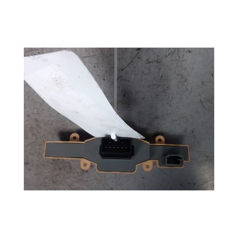 BOUTON DE WARNING KIA CARENS 2002-