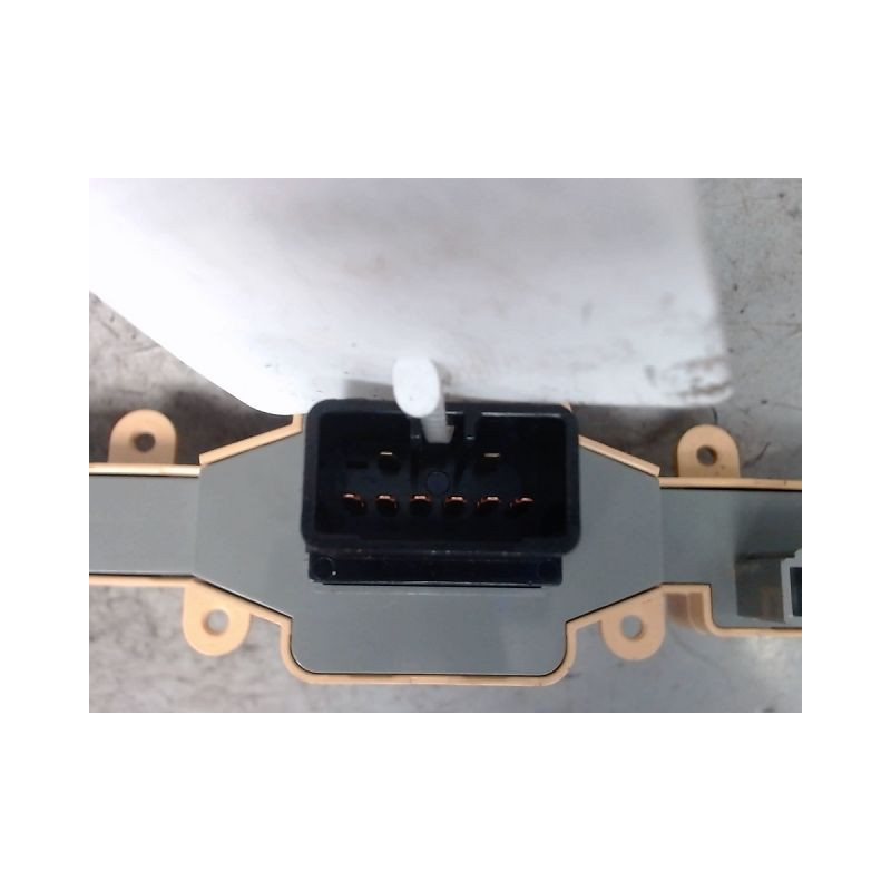 BOUTON DE WARNING KIA CARENS 2002-