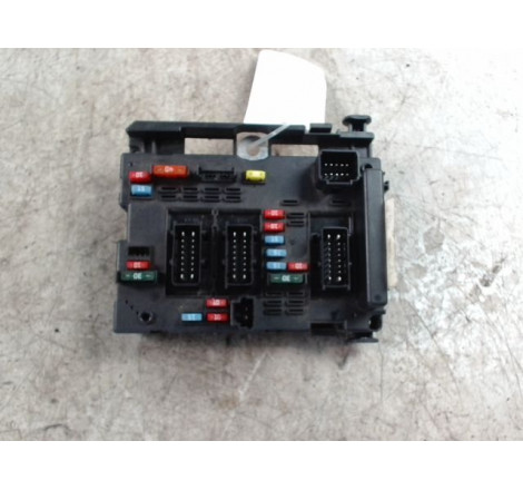 PLATINE FUSIBLE AV
