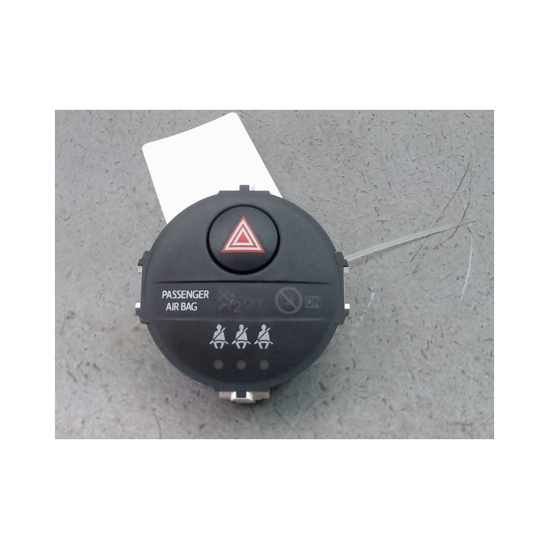 BOUTON DE WARNING TOYOTA YARIS 2005-