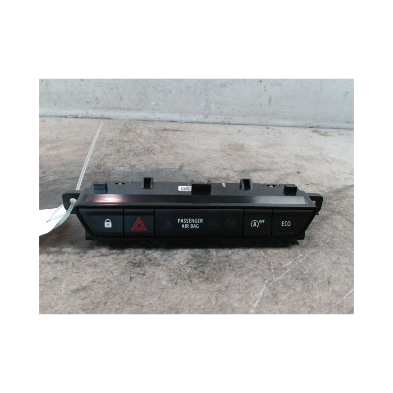BOUTON DE WARNING DACIA SANDERO 2008-