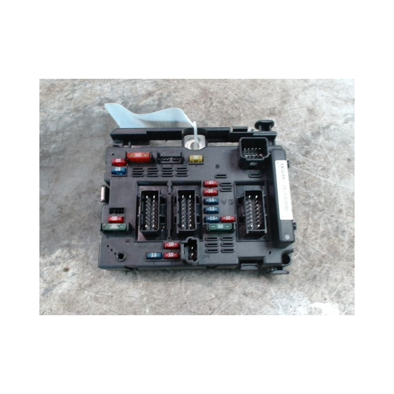 BOITE A FUSIBLES PEUGEOT 206 5P