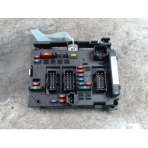 BOITE A FUSIBLES PEUGEOT 206 5P