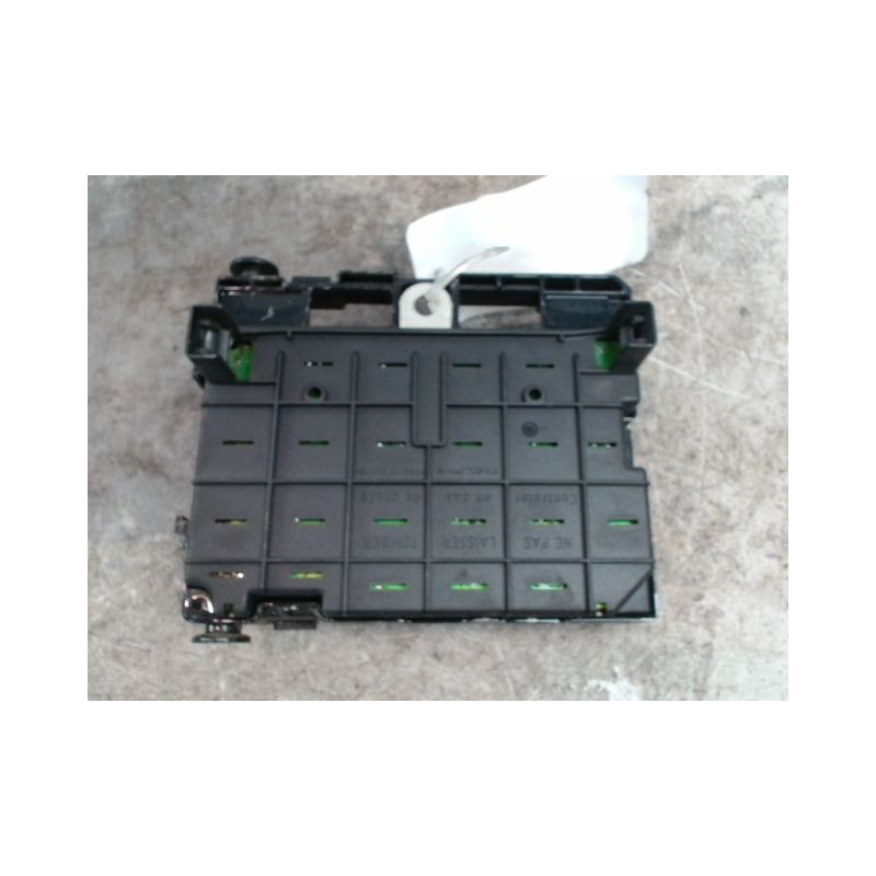 BOITE A FUSIBLES PEUGEOT 206 5P