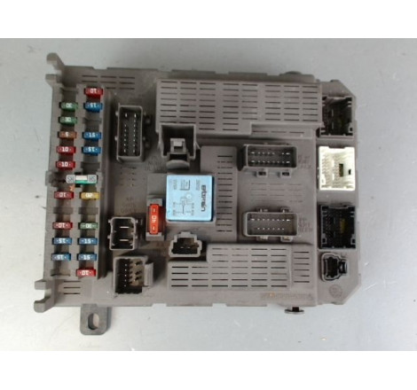PLATINE FUSIBLE AV