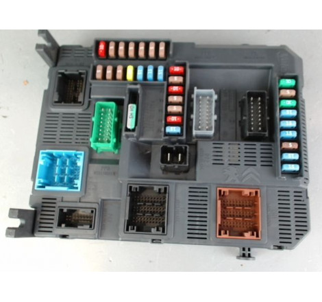 PLATINE FUSIBLE AV