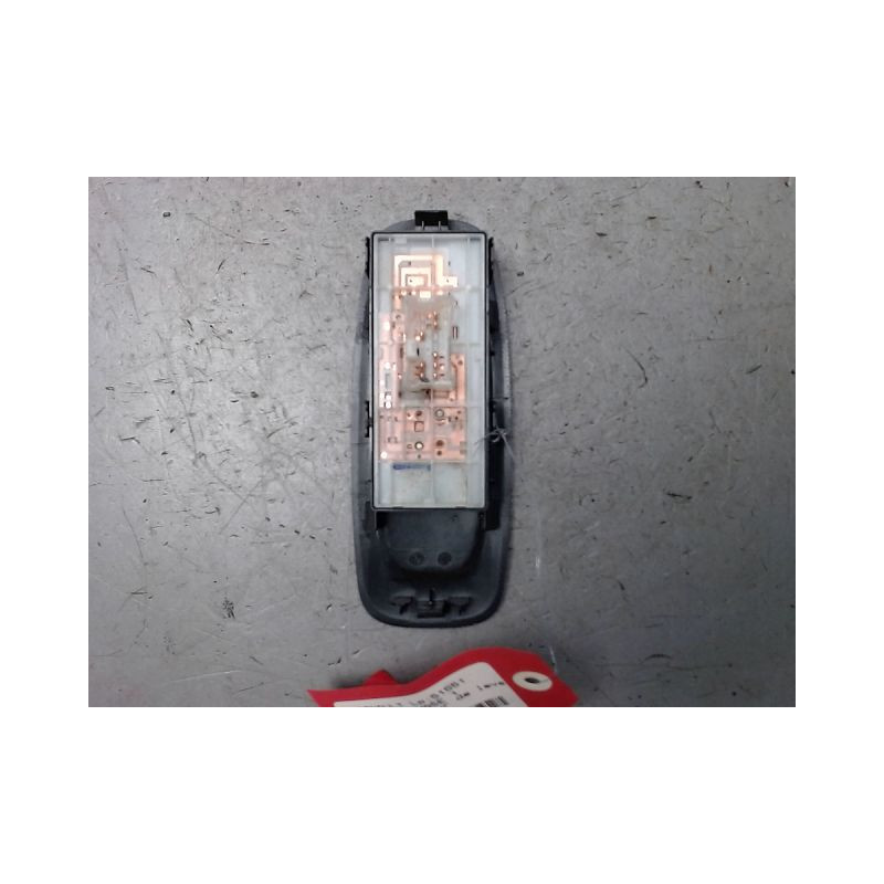 COMMANDE LEVE-GLACE PORTE AVD RENAULT KADJAR PHASE 1