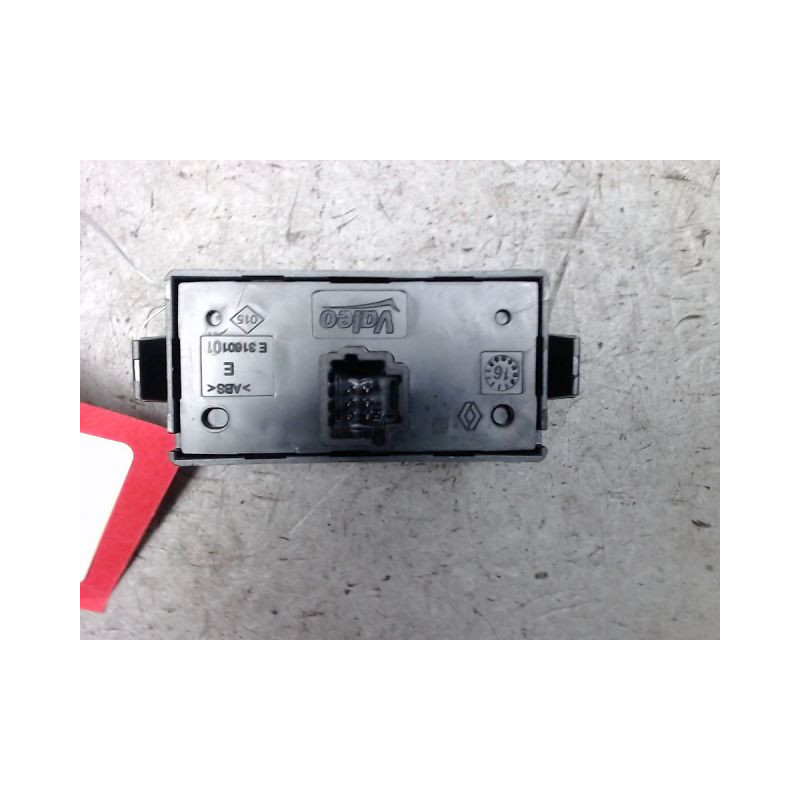 BOUTON DE WARNING NISSAN NV300